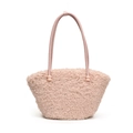 Détail du sac à bandoulière en peluche rose avec poignées en cuir et perles - Rose