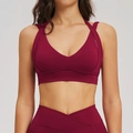 Dunkelrotes Yoga-Set für Damen mit V-Ausschnitt Sport-BH und High-Waist Fitness-Leggings - S / Kirschrot