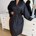 Elegante zwarte satijnen badjas met luipaardjacquard, ceintuur en lange mouwen met V-hals - 3XL / Zwart Jacquard