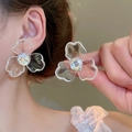 Boucles d'oreilles fleurs élégantes avec pétales en acrylique et strass scintillant - Style de Fleur Transparente à Trois Pétales (81#) / Grand / Blanc