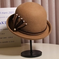 Elegante sombrero cloche de lana marrón para mujer con detalles de perlas y ala curvada - M(56-58CM) Ajustable / Camel Oscuro