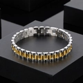 Dettaglio del bracciale a maglie in acciaio inossidabile bicolore con finitura oro e argento - 21cm / Oro e Argento