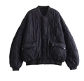 Detalle de chaqueta acolchada negra con botones de presión y puños elásticos - XS / Negro