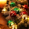 Guirnalda de luces navideñas con bolas rojas verdes y doradas y texto de Merry Christmas - Bola de Navidad 1.5m 10 LED con Pilas