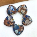 Set de cinco colgantes de piedra de emperador azul en forma de corazón con aros dorados - Azul Profundo Cobre Dorado