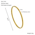 Detalle de pulsera de acero inoxidable chapada en oro de 18k, diámetro 64mm y grosor 2mm - Dorado