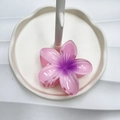 Pinza per capelli a forma di fiore con sfumatura rosa e viola su vassoio bianco - 8 cm / Rosa con Cuore Viola