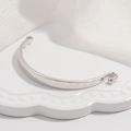Componente curvo in argento S925 lucido per gioielli fai-da-te su vassoio bianco - Argento