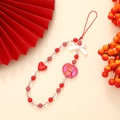 Detail der rot-weißen Handy-Perlenkette mit Herzanhänger und Schleifen-Accessoire - K2887 Chinesischer Stil Reisperlen Handy-Kette