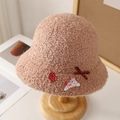Bob en peluche marron avec breloques fraise, veau et nœud sur un support en bois - M (56-58cm) / 5086 Kaki avec Accessoires de Chiot