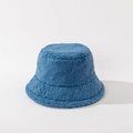 Detalle del gorro de lana de cordero azul oscuro con textura gruesa de vellón de peluche - M (56-58cm) / Azul