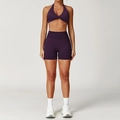 Zweiteiliges nahtloses Yoga-Set für Damen mit dunkellila Neckholder-Bra und Shorts - S / BH + Shorts / Pflaumenlila