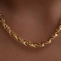 5mm vintage gouden touw ketting van titanium staal gedragen door een vrouw - 40+5cm Ketting