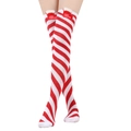 Dettaglio delle calze sopra il ginocchio con strisce natalizie e testo festivo ricamato - Taglia unica / Righe Diagonali Rosso e Bianco/Stivale di Natale