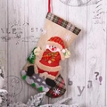 Beige linnen kerstsok met 3D pluche sneeuwpop en een feestelijke geruite afwerking aan de rand - Sneeuwpop Stijl Origineel Linnen (E-W30)