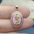 Splendido ciondolo ovale della Vergine Maria di Guadalupe con zircone rosa e madreperla. - Rosa