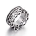 Anillo infinito plateado con doble fila de circonitas micro-pave en acero de titanio duradero - US 6 / Color Acero