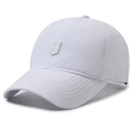 Gorra deportiva blanca de secado rápido con logotipo de escudo bordado para exteriores - Blanco