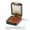 Scatola per gioielli in pelle PU marrone scuro per ciondoli con velluto crema 7,6x9,6x4,4cm - Scatola per pendenti (Scatola per gioielli in pelle PU con cupola e targhetta dorata) / Marrone Scuro