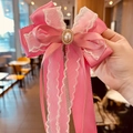 Fermaglio per capelli a fiocco rosa con pizzo bianco e perla centrale per bambine - Molletta con Nastri / Rosa Medio