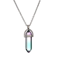 Gros plan du pendentif hexagonal en cristal dégradé violet-vert avec fermoir argenté - Dégradé Violet-vert