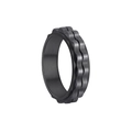 Detailansicht des schwarzen 6mm Titan-Angstringes mit doppellagigem Wellen-Design - Schwarz Beschichtet + Schwarzes Zahnrad