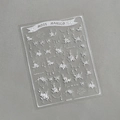 Adesivi per unghie 3D con fiori in pizzo bianco e farfalle in rilievo su base argento - Stile Pizzo Fiore Perla (KX395)