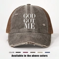 Detailweergave van distressed trucker pet met GOD GOT ME print en kleuropties - Eén maat / koffiekleur