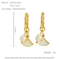 Pendientes de acero inoxidable chapado en oro 18K con nácar en abanico y perlas - Acero inoxidable / Perla / Concha / Pendientes de perlas doradas en forma de abanico