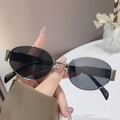 Ovale Sonnenbrille aus Silbermetall mit dunkelgrauen Gläsern und schwarzen Bügeln - Silberner Rahmen Graue Gläser
