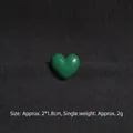 Green heart-shaped brooch in polished resin for bags and shoes, size 2x1.8cm - Colorful Heart Small / Dark Green