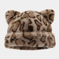 Nahaufnahme der Leopardenmuster-Struktur und der süßen Tierohren an der Plüschmütze - M (56-58cm) / Khaki Leopard