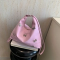 Elegante borsa a tracolla rosa con motivi di farfalle argentate e finitura in ecopelle - Rosa