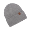 Detalle del gorro de punto gris con parche de cuero y protección para las orejas - Talla única / Gris claro