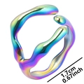 Macro dell'anello irregolare con indicazione del diametro interno di 1,7 cm - Arcobaleno