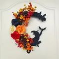 Détail d'une couronne d'Halloween en croissant avec roses et silhouettes de sorcières - Couronne de Lune Chat en Tissu Quatre Couleurs