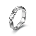 Minimalistischer Mobius Ring aus Edelstahl mit elegantem gedrehtem Design für Paare - Größe 7 / Silber