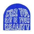 Detalle de gorro de punto azul con texto en jacquard blanco y estilo callejero retro - M (56-58cm) / Azul Real