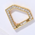 Dettaglio macro della chiusura a molla in argento 925 placcato oro con zirconi - Chiusura Triangolare Oro