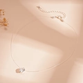 Dettaglio del ciondolo solitario in zircone su collana in filo invisibile con chiusura - Argento