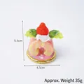 Portachiavi mini torta alla fragola e panna alto 5,5 cm dal peso di 35g - Stile marmellata rosa con cinturino rosa