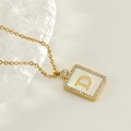 Collar dorado con colgante cuadrado letra D de nácar y borde con diamantes finos - Letra D / Dorado