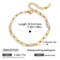 Détail du bracelet chaîne trombone doré avec zircon rectangulaire et poinçon K18 gravé - Bracelet en zircone rectangulaire à maillons trombone dorés-18.5+5cm