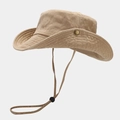 Detalle de gorro de pescador caqui con cordón ajustable y botones laterales metálicos - Talla única / Caqui