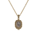 Détail d'un pendentif pièce romaine vintage avec relief Athena et chaîne en bronze vieilli - Relief Floral Ajouré Ovale