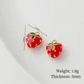 Mini ciondolo a fragola in smalto rosso e finitura dorata per gioielli fai da te, 9,5x12mm - Prezzo al pezzo / Fragola