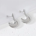 Détail des boucles d'oreilles croissant en forme de U en acier inoxydable poli argent - Crochet Goutte d'Eau Caréné (1187 Acier)