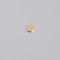 Primer plano del disco redondo de acero inoxidable pulido dorado para creación de joyas - 1mm Espesor (MP263) / Dorado