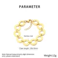 Dettaglio delle maglie circolari in acciaio inossidabile lucido e chiusura a moschettone - Stile Lucido Liscio / Oro (KB210104-Z)