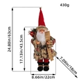 Père Noël debout en manteau ethnique rouge avec liste et sac cadeau, hauteur 43,5 cm - Style Chapeau en Feutre Rouge